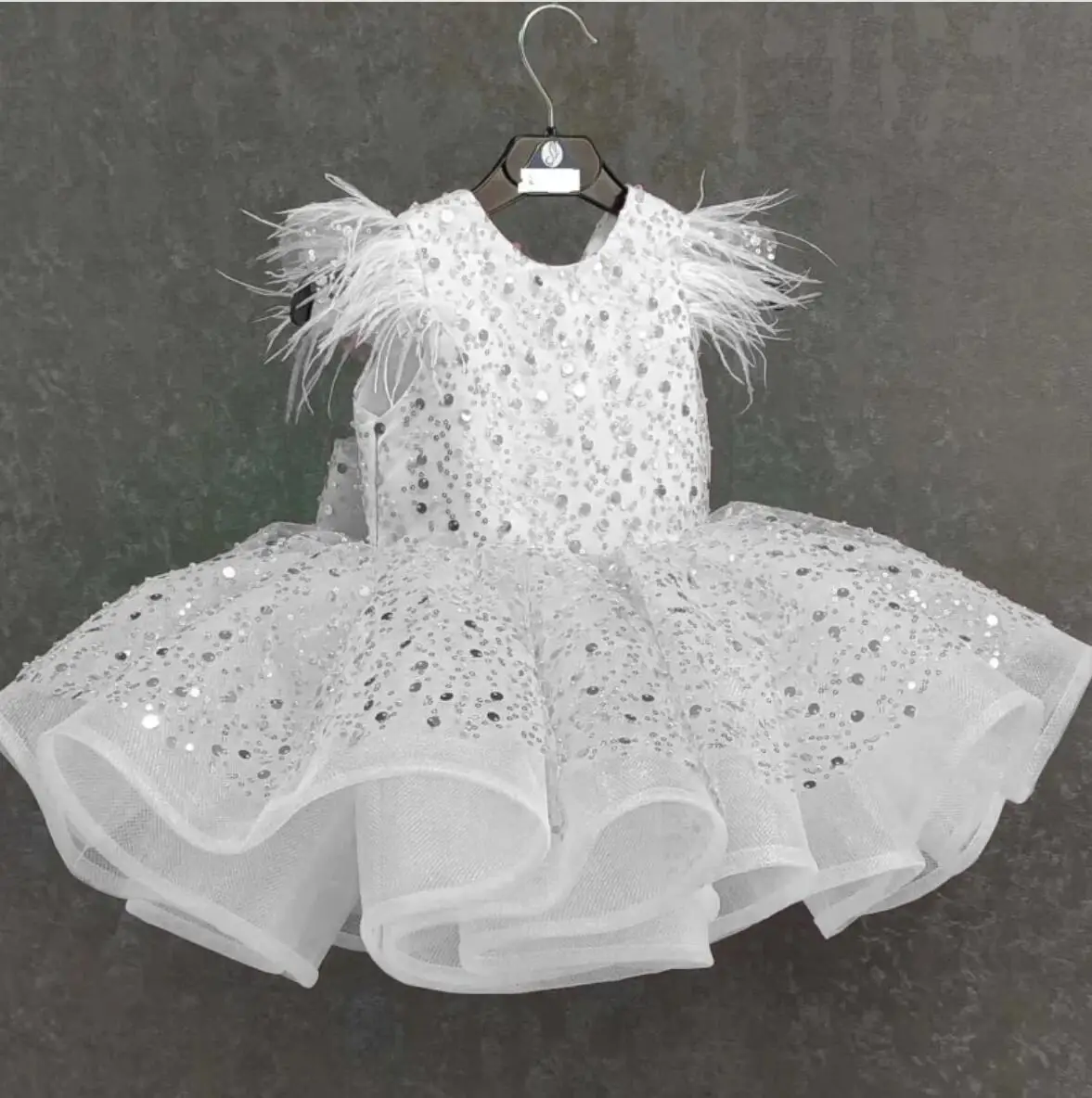 Sparkly Flower Girl Dresses Wedding Party Halter Birthday Pageant Dress A Line Formal Princess Evening Dresses for Girls
Sparkly Flower Girl Dresses Wedding Party Halter Birthday Pageant Dress A Line Formal Princess Evening Dresses for Girls
