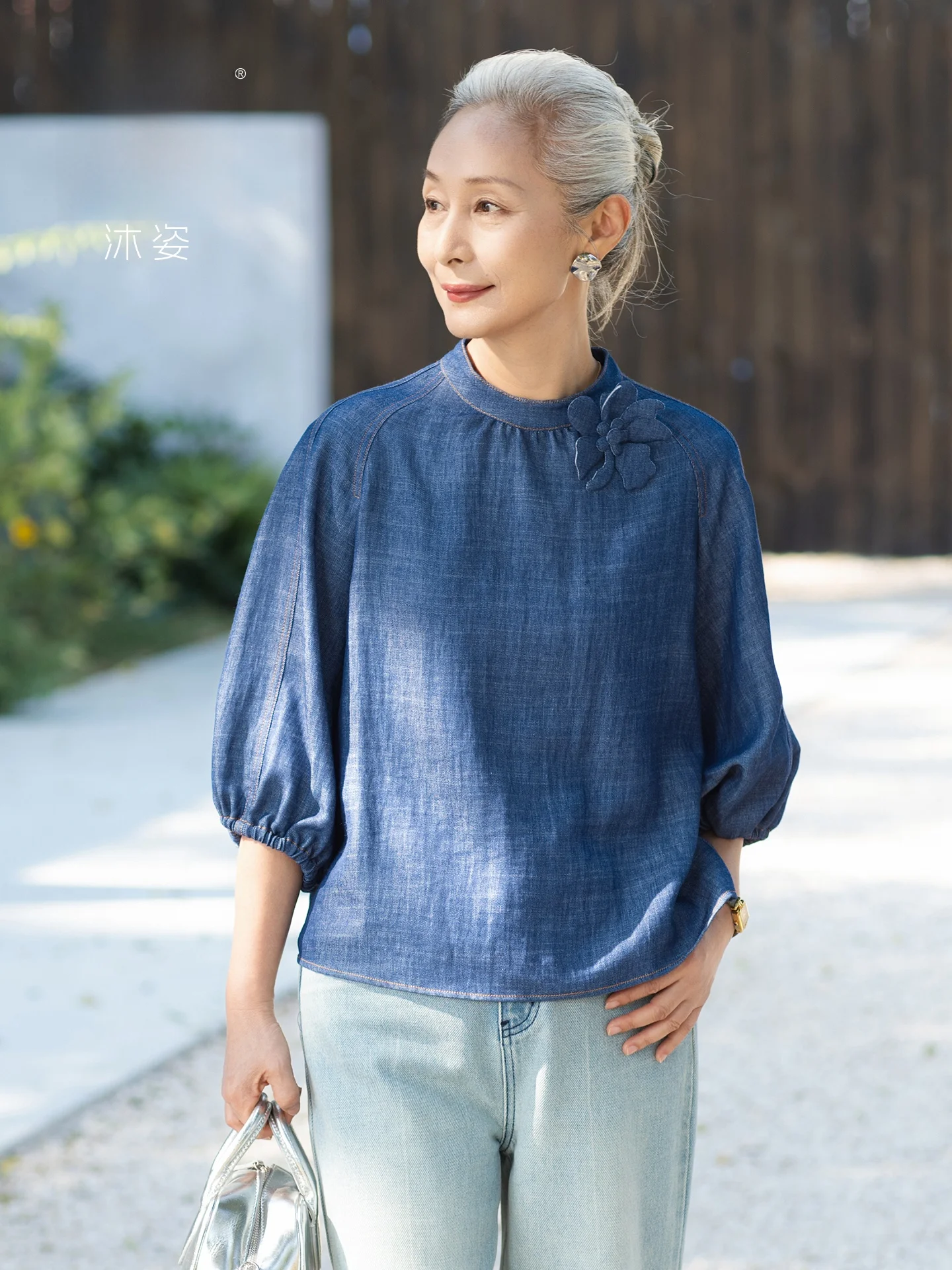 Elegant Mom Summer Denim T-Shirt Short Sleeve Loose Fit Standard Size for Middle-Aged And Elderly Women Chinese Brand MuZhi
Elegant Mom Summer Denim T-Shirt Short Sleeve Loose Fit Standard Size for Middle-Aged And Elderly Women Chinese Brand MuZhi