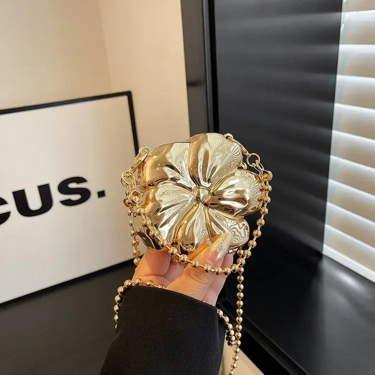 2025 Новая металлическая банкетная сумка с цветком для женщин, высококачественная цепочка на плечо, милая мини-декоративная дизайнерская сумка для губной помады
2025 Новая металлическая банкетная сумка с цветком для женщин, высококачественная цепочка на плечо, милая мини-декоративная дизайнерская сумка для губной помады