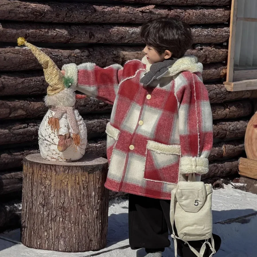Boys Coat 2024 Winter New Childrens Clothes Korean Boy Baby Red Plaid Wool Fur One Thick Lamb Wool Coat Casual Simplicity
Boys Coat 2024 Winter New Childrens Clothes Korean Boy Baby Red Plaid Wool Fur One Thick Lamb Wool Coat Casual Simplicity