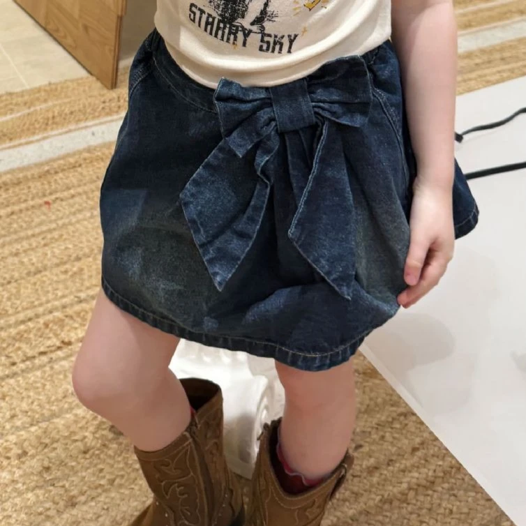 Girls Skirt 2026 Spring and Summer New Childrens Clothing Korean Style Girl Baby Sweet Foreign Bow Denim Short Skirt Simple
Girls Skirt 2026 Spring and Summer New Childrens Clothing Korean Style Girl Baby Sweet Foreign Bow Denim Short Skirt Simple
