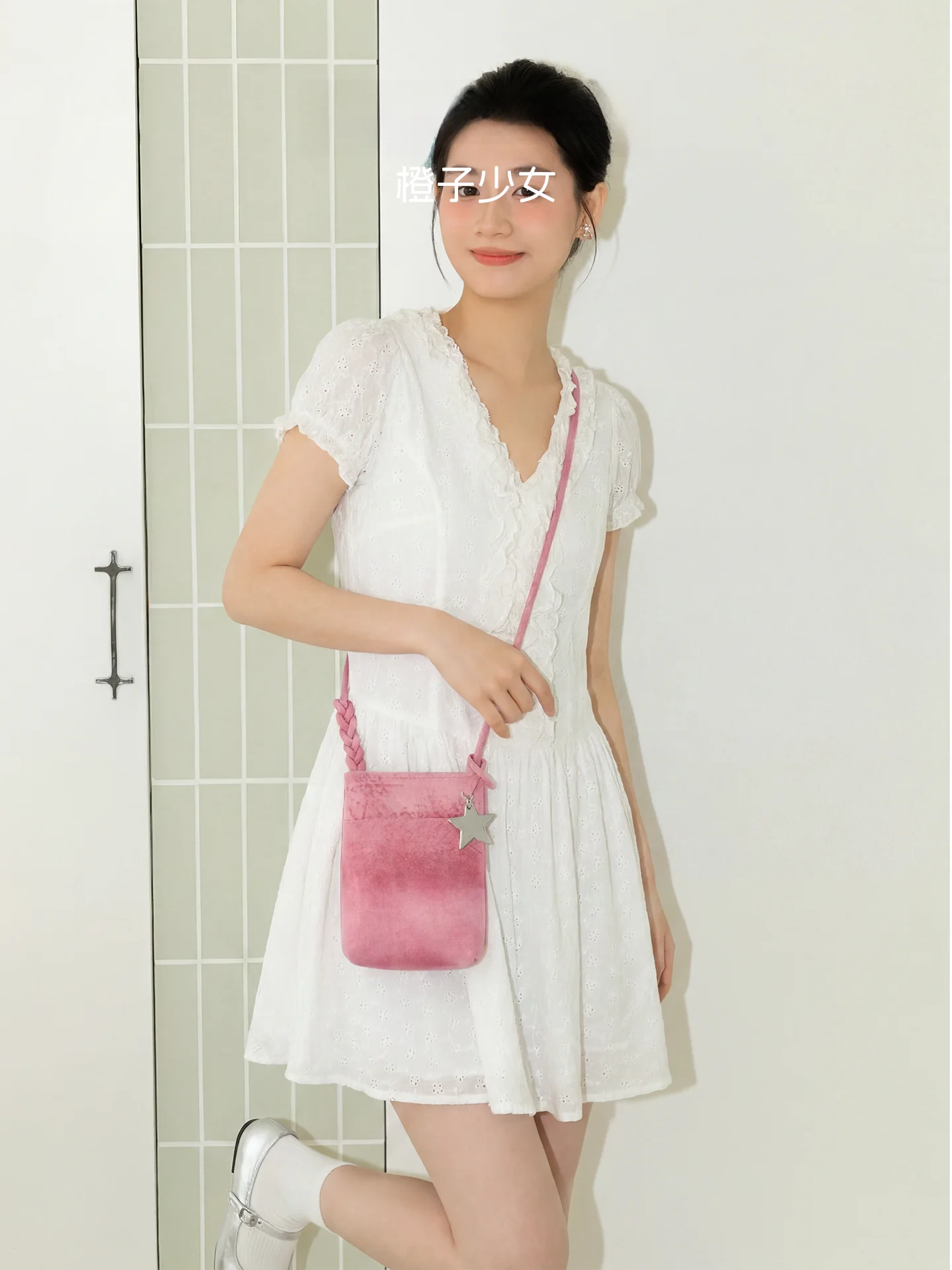 Vertical Single Shoulder Crossbody Phone Bag for Women Orange Girl Korean Style Dopaamine Pink 2026 New Fashion Mobile P...
Vertical Single Shoulder Crossbody Phone Bag for Women Orange Girl Korean Style Dopaamine Pink 2026 New Fashion Mobile P...