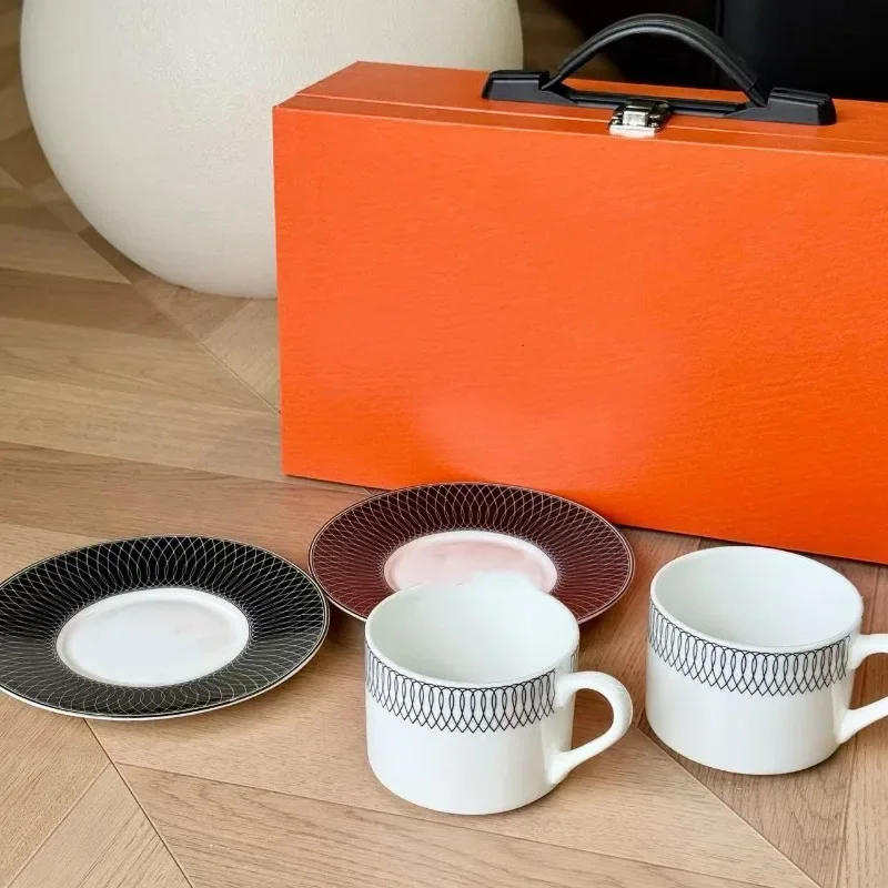 Black Line Creative Bone China Coffee Cup, Plate, 2 Cups, 2 Butterflies Set, Wooden Box Gift Box Packaging for Gift Giving
Black Line Creative Bone China Coffee Cup, Plate, 2 Cups, 2 Butterflies Set, Wooden Box Gift Box Packaging for Gift Giving