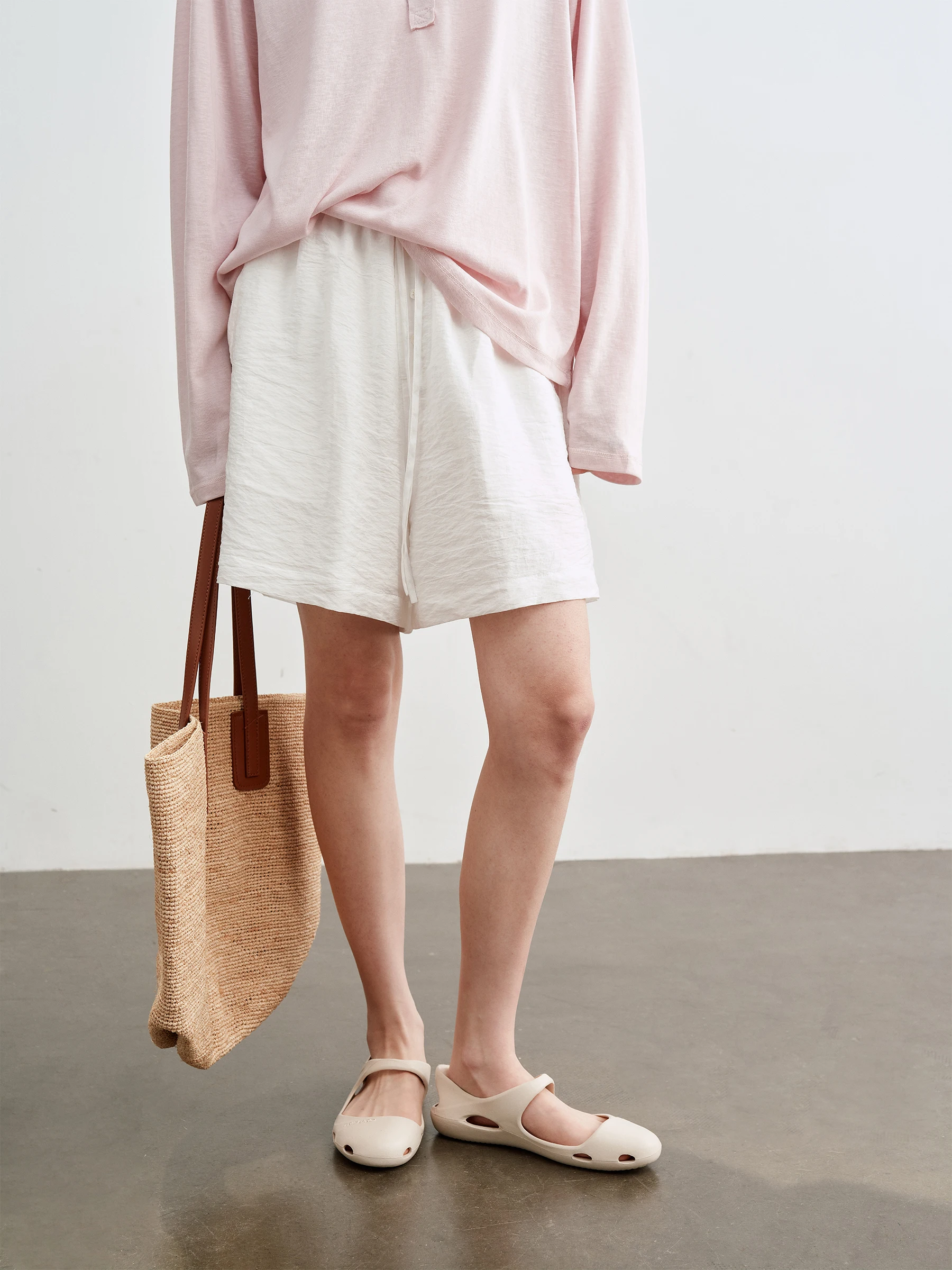 SHKUCO Casual Silk Lyocell Texture Classic Simple Lightweight Loose Fit Shorts Women's High Waist Wide Leg Pants
SHKUCO Casual Silk Lyocell Texture Classic Simple Lightweight Loose Fit Shorts Women's High Waist Wide Leg Pants
