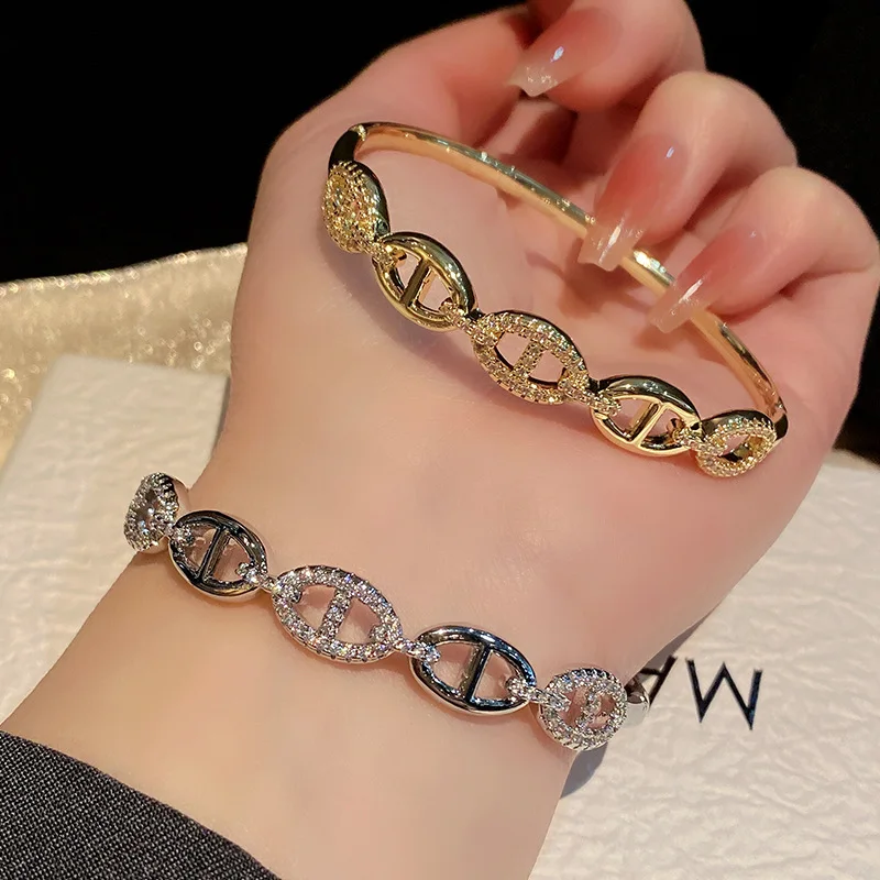 1PC European and American Fashion 18K Copper Gold-plated Zircon Bracelet Birthday Wedding Party Trend Jewelry Girl Bracelet Gift
1PC European and American Fashion 18K Copper Gold-plated Zircon Bracelet Birthday Wedding Party Trend Jewelry Girl Bracelet Gift