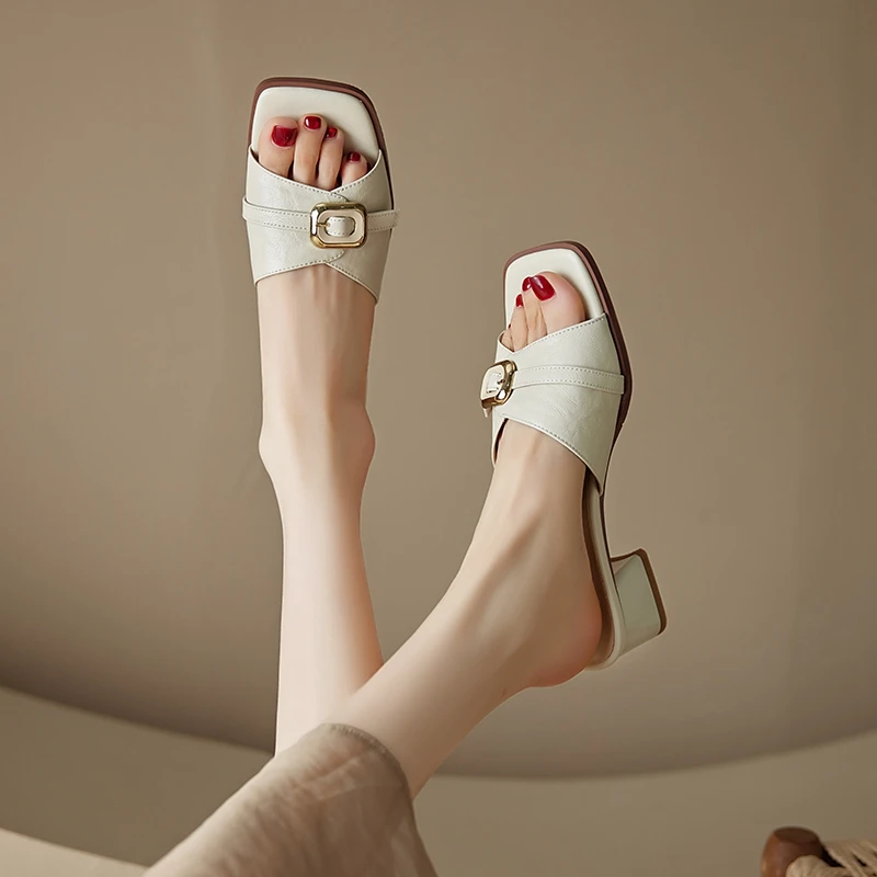 Women's new summer leather metal belt buckle, retro open toe thick heel, square toe fish mouth shoes, fashion slippers
Women's new summer leather metal belt buckle, retro open toe thick heel, square toe fish mouth shoes, fashion slippers