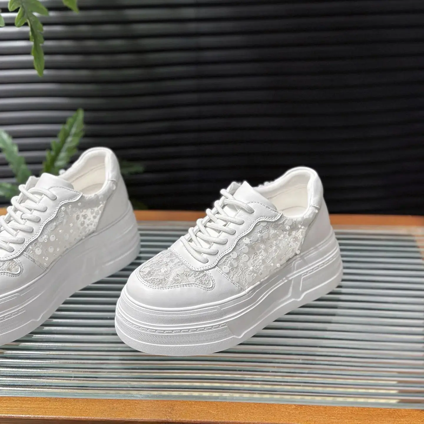 Women Summer Mesh Casual Shoes Lace Pearl Sequin Decor High Heels Height Increased Thick Sole Spring Fashion Designer Brand 2025
Women Summer Mesh Casual Shoes Lace Pearl Sequin Decor High Heels Height Increased Thick Sole Spring Fashion Designer Brand 2025