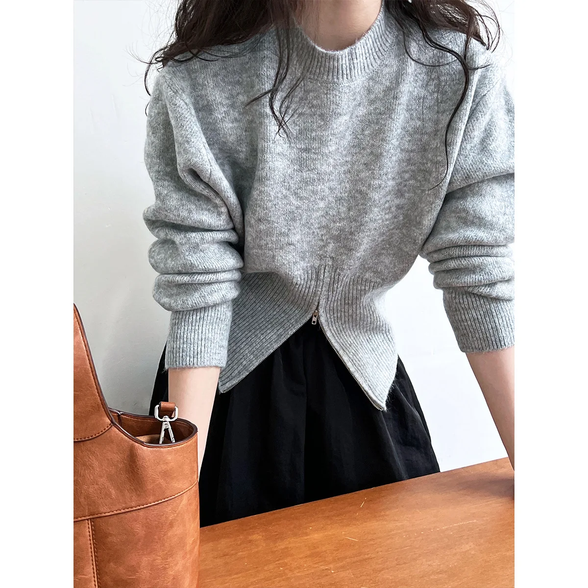 Casual 2025 Autumn Short Zipper Sweater with Western Style, High Grade and Niche Design, Round Neck Hooded Top Ss298
Casual 2025 Autumn Short Zipper Sweater with Western Style, High Grade and Niche Design, Round Neck Hooded Top Ss298