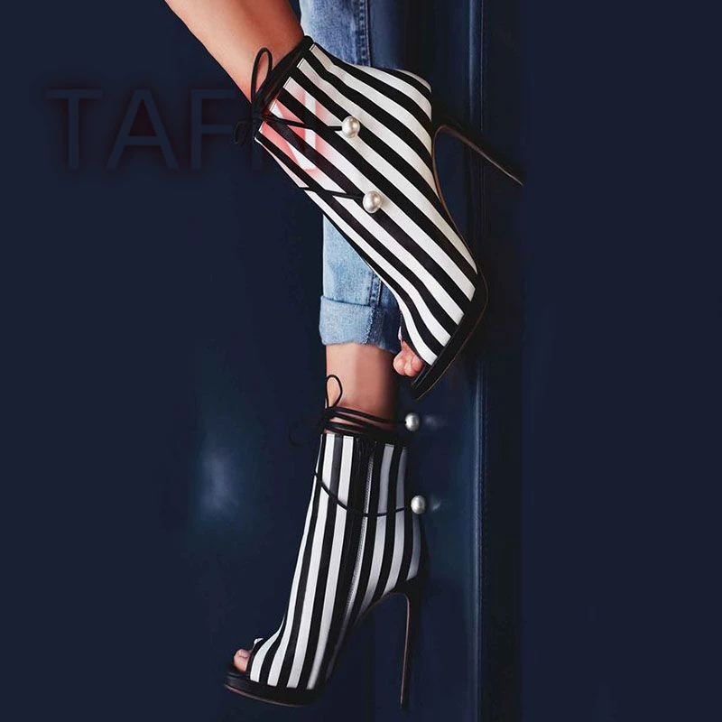 Black and White Striped Pattern Ankle Boots Women'S Elegant Peep Toe Ankle Strap Short Boots Dress Party Side Zipper Short Boot
Black and White Striped Pattern Ankle Boots Women'S Elegant Peep Toe Ankle Strap Short Boots Dress Party Side Zipper Short Boot
