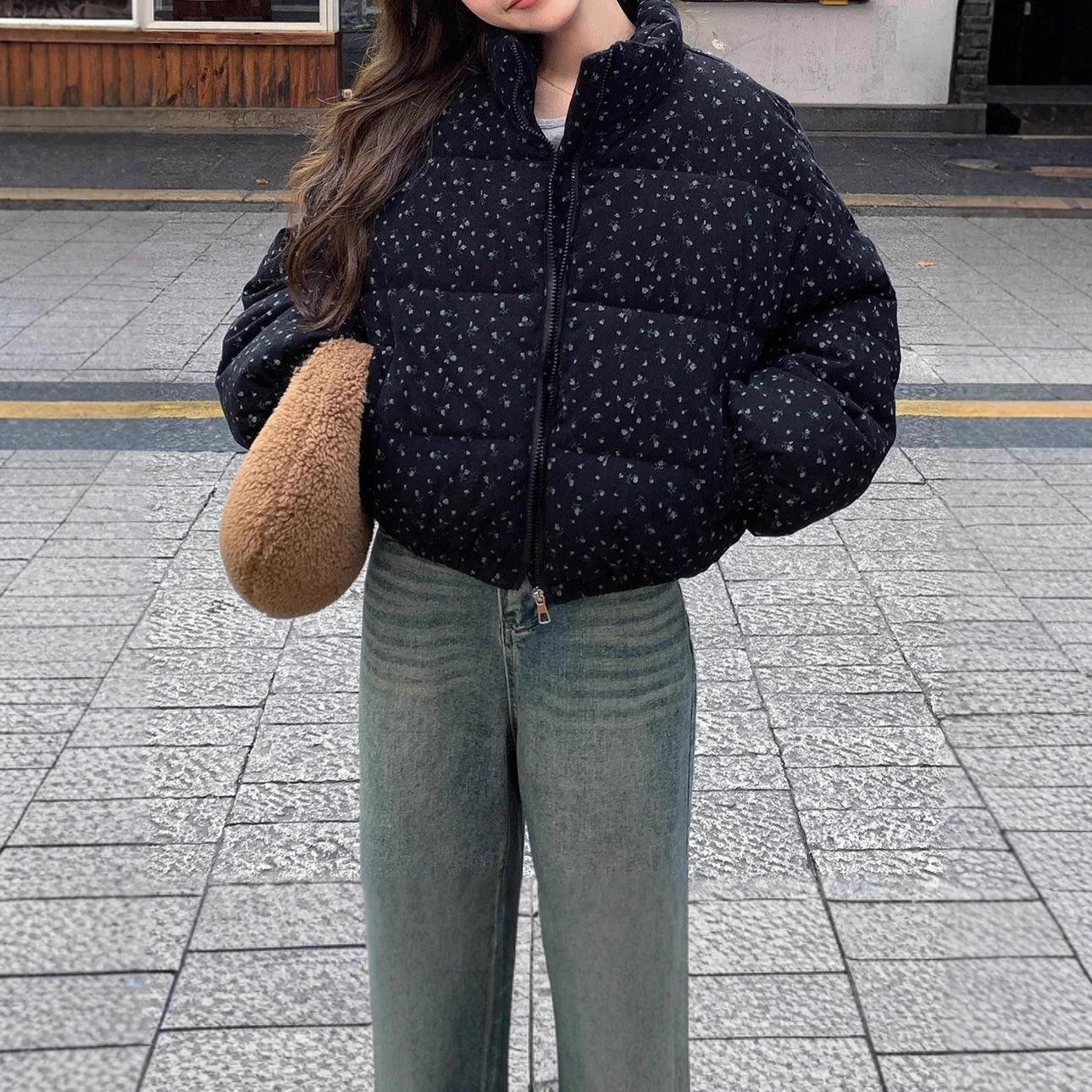 Loose Fit Sweet Style Women's Coat Polyester Fabric Thick Winter Outerwear Fashionable Short Floral Print down Cotton Jacket
Loose Fit Sweet Style Women's Coat Polyester Fabric Thick Winter Outerwear Fashionable Short Floral Print down Cotton Jacket