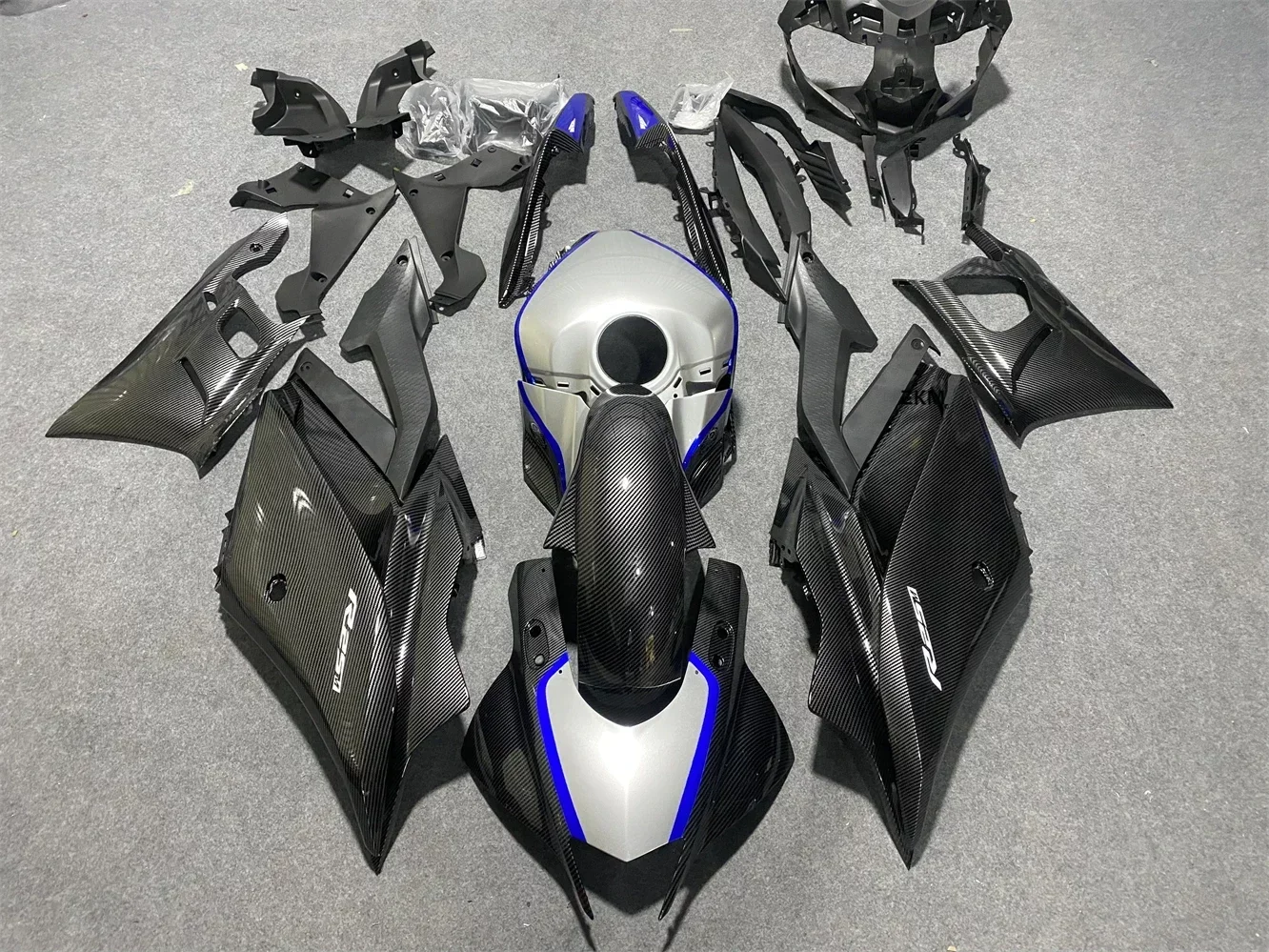 Motorcycle fairing kit for Yamaha R25 19 2021 22 23 year R3 2019 2020 2021 2022 2023 Fairing blue carbon fiber paint 
Motorcycle fairing kit for Yamaha R25 19 2021 22 23 year R3 2019 2020 2021 2022 2023 Fairing blue carbon fiber paint