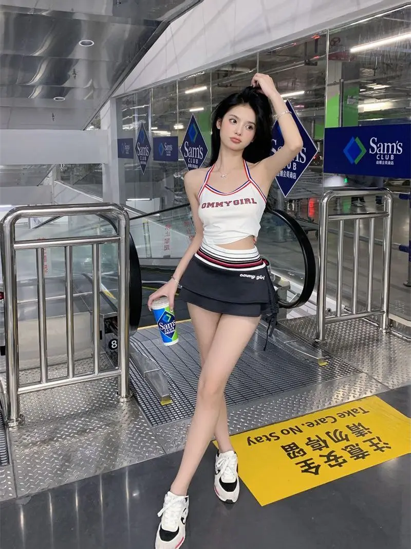 Hot Girl Suit Women's Summer Halter Neck Printed Tank Top High Waisted A-line Mini Skirt Two-piece Set Fashion Female Clothes 
Hot Girl Suit Women's Summer Halter Neck Printed Tank Top High Waisted A-line Mini Skirt Two-piece Set Fashion Female Clothes