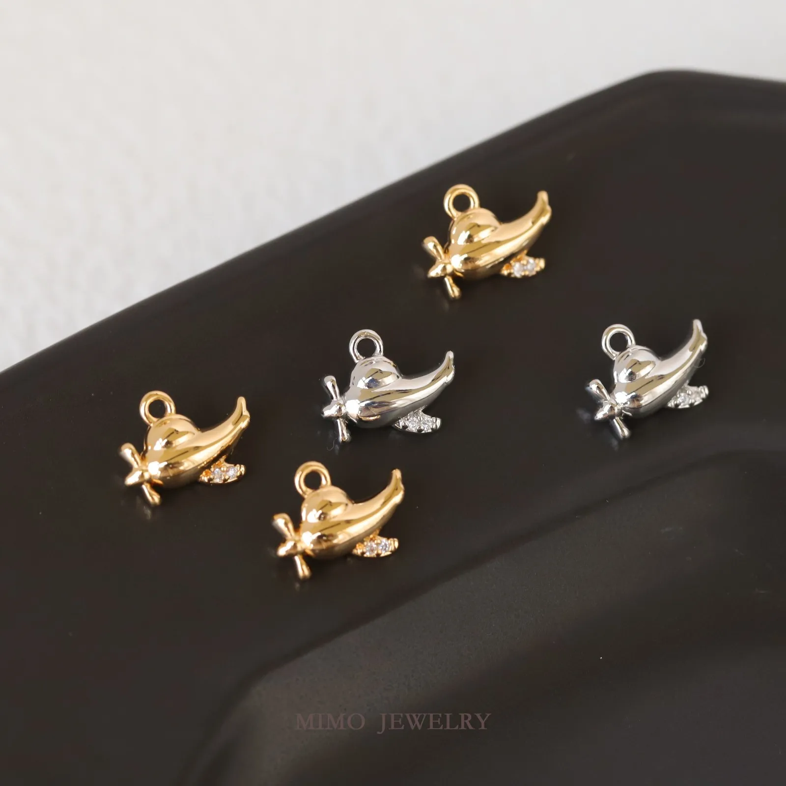 Exquisite and Cute Zircon Airplane Charms Pendant Supplies DIY Hand Stainless Steel Gold Plated Accessories
Exquisite and Cute Zircon Airplane Charms Pendant Supplies DIY Hand Stainless Steel Gold Plated Accessories