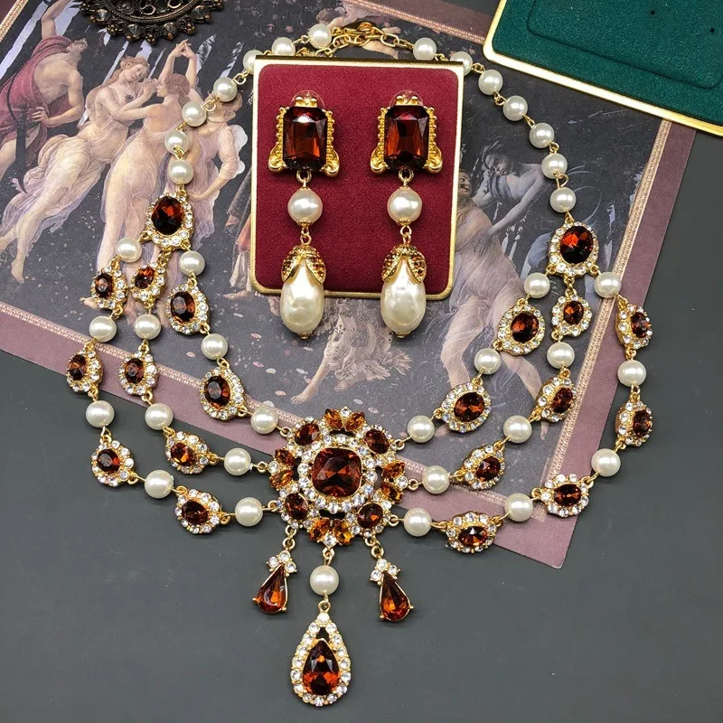 Vintage Jewelry Rhinestone Gemstone Inlaid with Pearl Water Drop Pendant Temperament Versatile Necklace Earring Set
Vintage Jewelry Rhinestone Gemstone Inlaid with Pearl Water Drop Pendant Temperament Versatile Necklace Earring Set