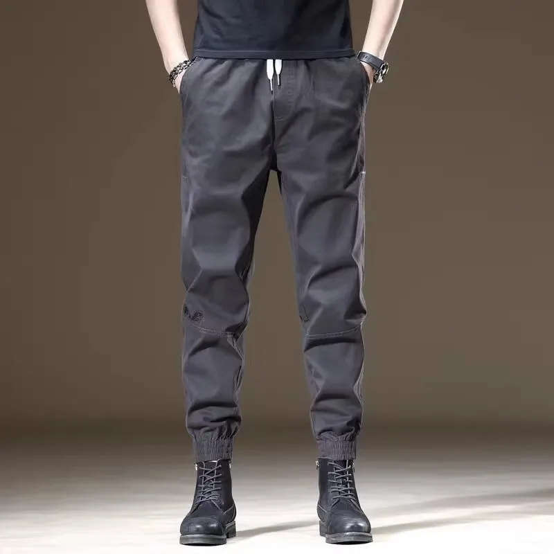 Повседневные хлопковые рабочие брюки с эластичным поясом для мужчин, весенне-летние, свободные, с манжетами, увеличивающие рост, удобные, модные мужские брюки
Повседневные хлопковые рабочие брюки с эластичным поясом для мужчин, весенне-летние, свободные, с манжетами, увеличивающие рост, удобные, модные мужские брюки