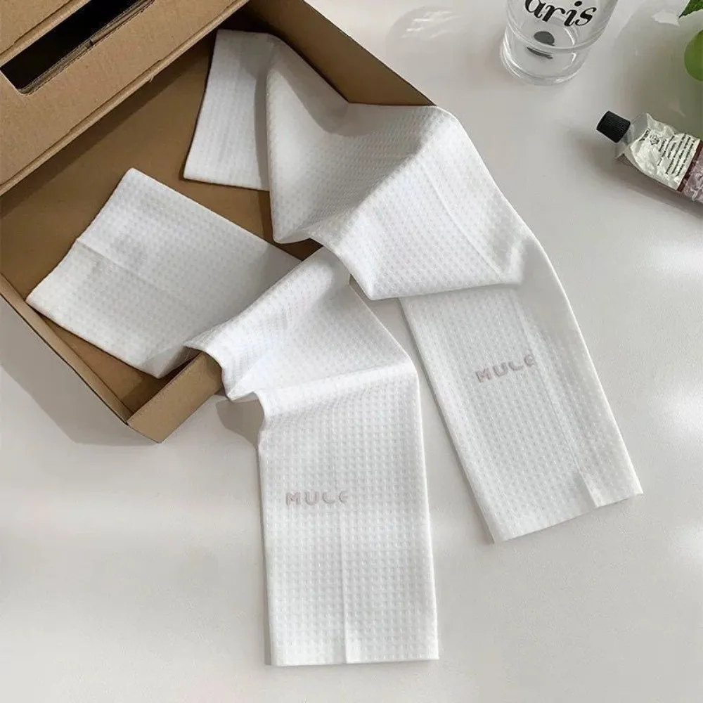 Summer Anti-UV Ice Silk Sleeves UPF 50+ Loose Sunscreen Sleeves Arm Protectors Breathable Riding Driving Sleeves for Women
Summer Anti-UV Ice Silk Sleeves UPF 50+ Loose Sunscreen Sleeves Arm Protectors Breathable Riding Driving Sleeves for Women