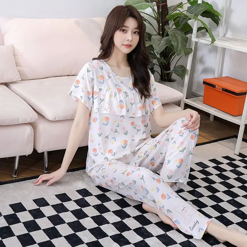 Floral Short-sleeved Nine-point Pants Artificial Cotton Loungewear Chest Pad-free Anti-convex Can Be Worn Outside Pajamas Set
Floral Short-sleeved Nine-point Pants Artificial Cotton Loungewear Chest Pad-free Anti-convex Can Be Worn Outside Pajamas Set