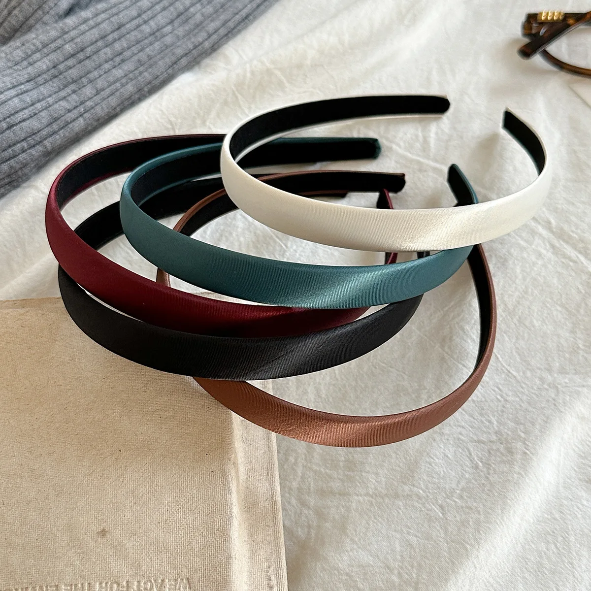 2pc Vintage Advanced Shiny Satin Solid Hairband for Women Girls Korean Retro Headband Hair Bands Accessories
2pc Vintage Advanced Shiny Satin Solid Hairband for Women Girls Korean Retro Headband Hair Bands Accessories