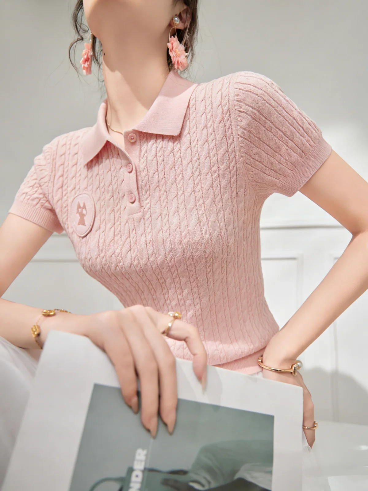Lulu Sweet Anti-Aging Pink Knitted Top Women's Summer New Design Turn-down Collar Slim-fit Short Sleeve Fashionable Inner Wear
Lulu Sweet Anti-Aging Pink Knitted Top Women's Summer New Design Turn-down Collar Slim-fit Short Sleeve Fashionable Inner Wear