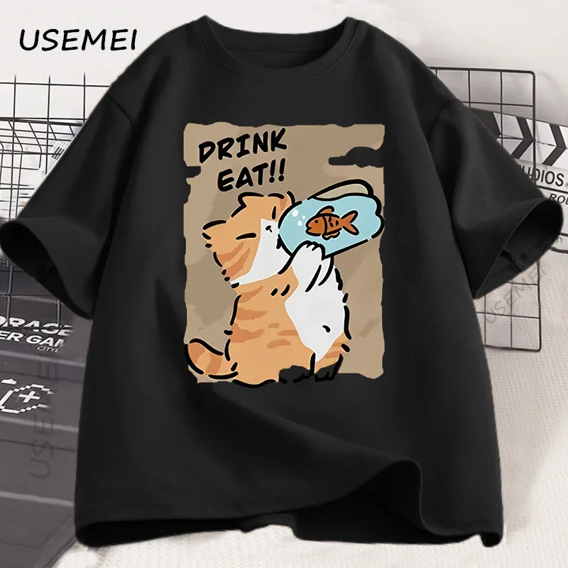 Funny Cat Eat Fish T-shirt Trend Printed Cotton Round Neck T-shirt Men and Women with The Same Loose Casual Short Sleeve Tees
Funny Cat Eat Fish T-shirt Trend Printed Cotton Round Neck T-shirt Men and Women with The Same Loose Casual Short Sleeve Tees