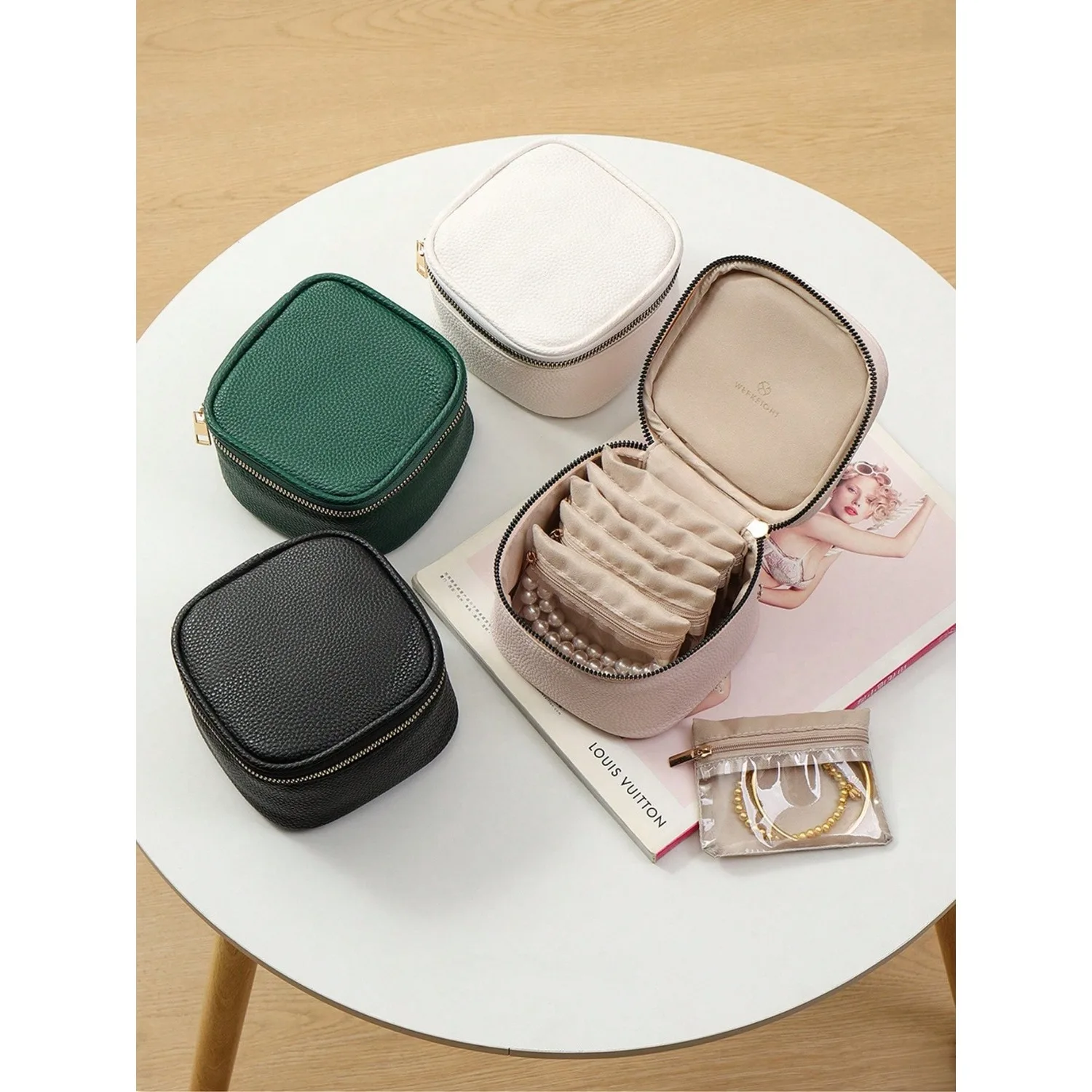 1pc Elegant Portable Leather Jewelry Box, Suitable For Earrings And Necklaces, Fashion Accessory Storage Solution
1pc Elegant Portable Leather Jewelry Box, Suitable For Earrings And Necklaces, Fashion Accessory Storage Solution