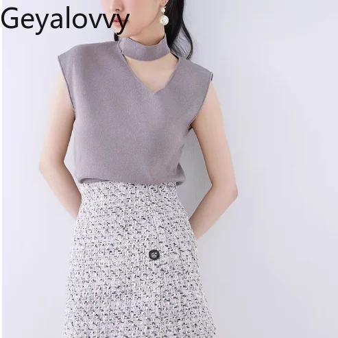 2025 Women's Tops Summer New Sleeveless Tees Sweet Halter Neck Hollow Out Solid Color Sleeveless T-shirt Fashion Knitted Top
2025 Women's Tops Summer New Sleeveless Tees Sweet Halter Neck Hollow Out Solid Color Sleeveless T-shirt Fashion Knitted Top