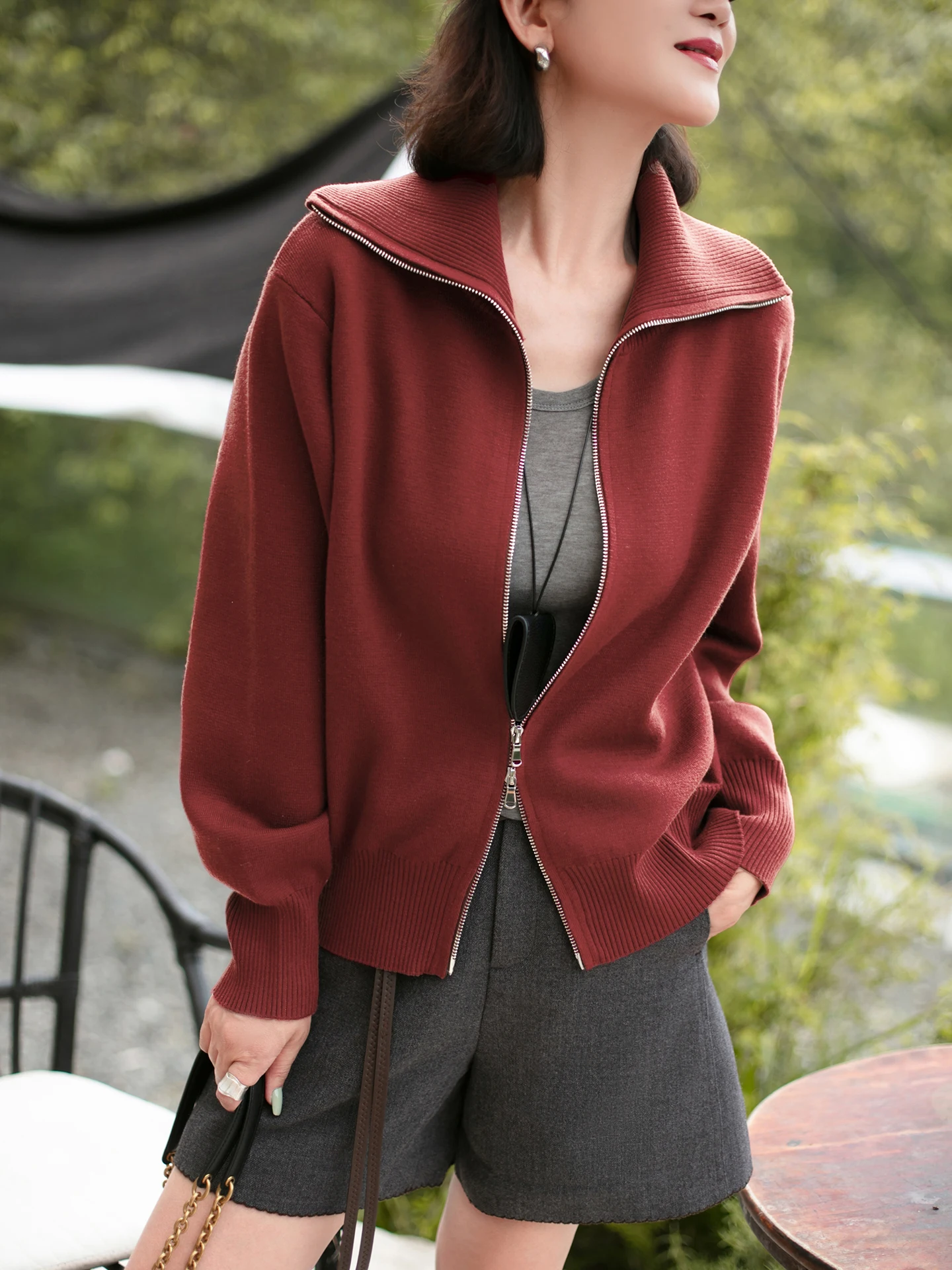 Классический модный высококачественный вязаный кардиган Ele: осенне-зимний, простой, из смесового полиэстера, с длинными рукавами
Классический модный высококачественный вязаный кардиган Ele: осенне-зимний, простой, из смесового полиэстера, с длинными рукавами