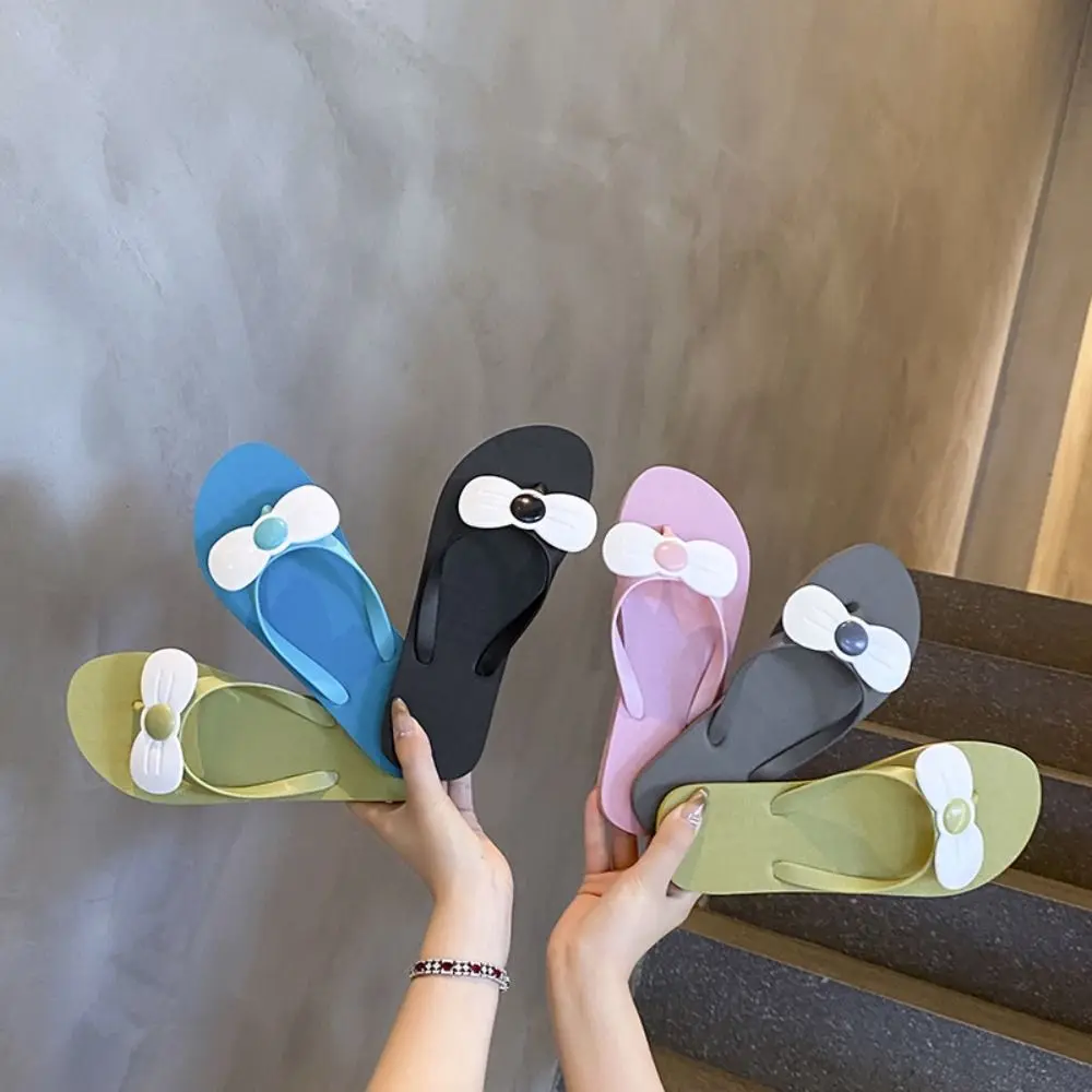 Simple Anti Slip Bow Flip Flops Clip Toe PVC Flat Soled Slippers Beachwear Outerwear Shoes Slides Sandals Outdoor
Simple Anti Slip Bow Flip Flops Clip Toe PVC Flat Soled Slippers Beachwear Outerwear Shoes Slides Sandals Outdoor