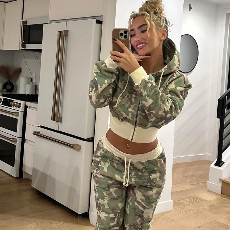 2025 new European and American clothing women's printed cardigan long-sleeved trousers fashion suit 
2025 new European and American clothing women's printed cardigan long-sleeved trousers fashion suit