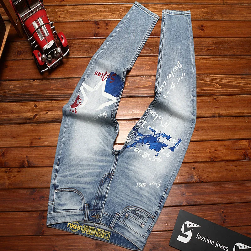 Fashionable printed jeans for men, retro blue, elastic, slim fit, small feet, street fashion, high-end denim, casual pants
Fashionable printed jeans for men, retro blue, elastic, slim fit, small feet, street fashion, high-end denim, casual pants