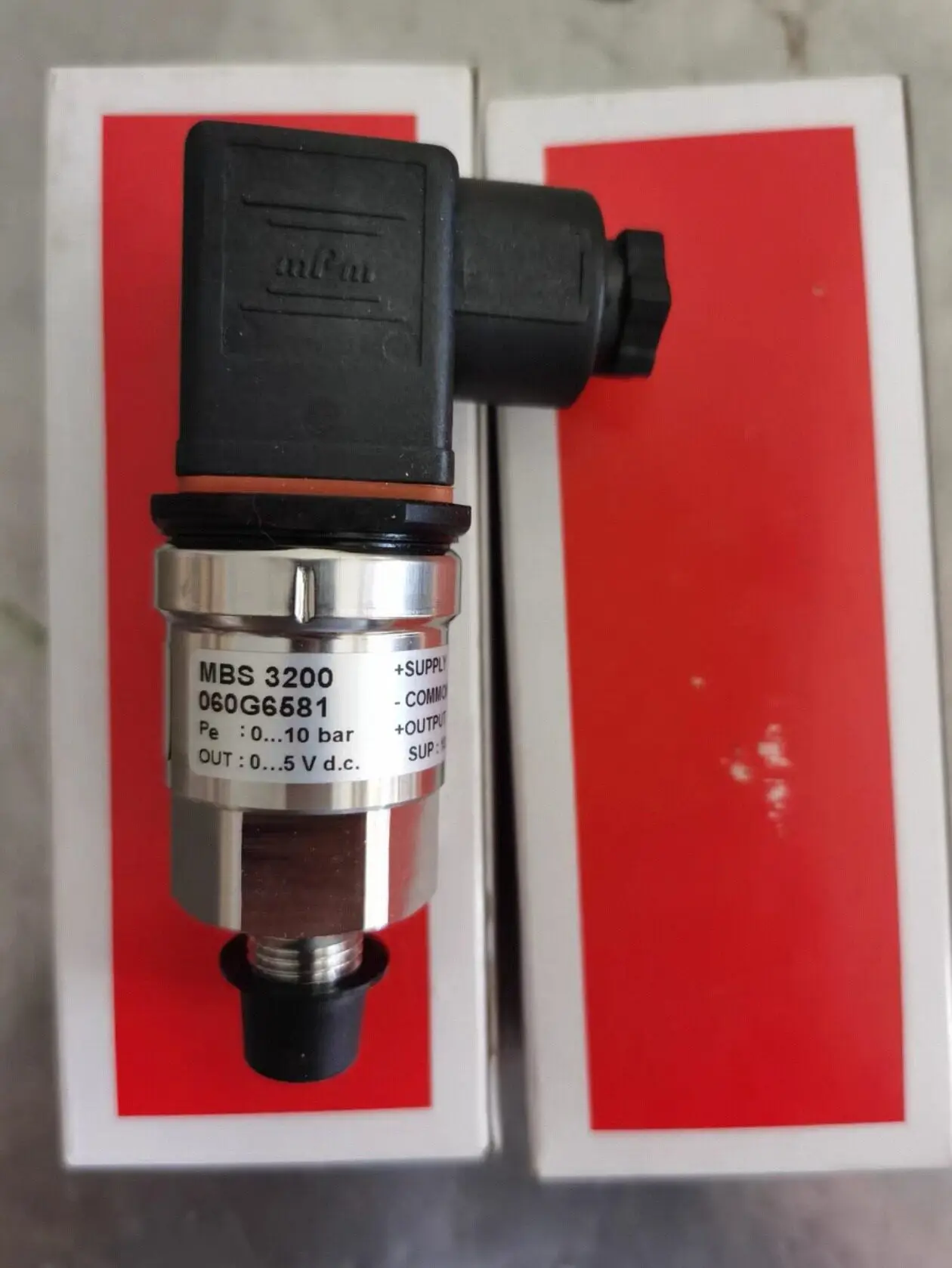 Model 060G6581 New Danfoss Pressure Transmitter MBin stock
Model 060G6581 New Danfoss Pressure Transmitter MBin stock