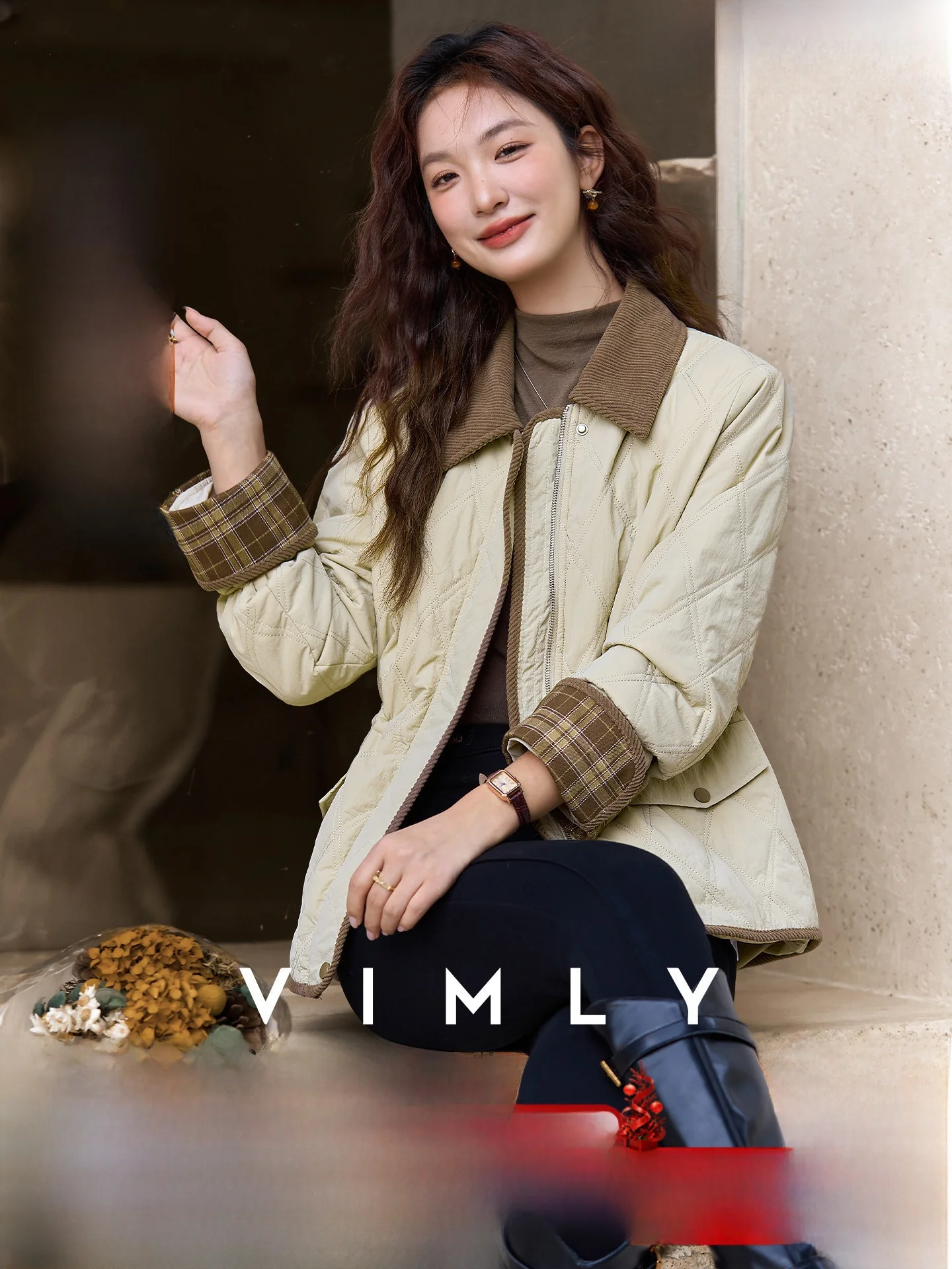 Женская утепленная хлопковая куртка Vimly с флисовой подкладкой, свободного кроя, с отложным воротником, зимняя, новая модель, для повседневной носки, из нейлоновой ткани
Женская утепленная хлопковая куртка Vimly с флисовой подкладкой, свободного кроя, с отложным воротником, зимняя, новая модель, для повседневной носки, из нейлоновой ткани