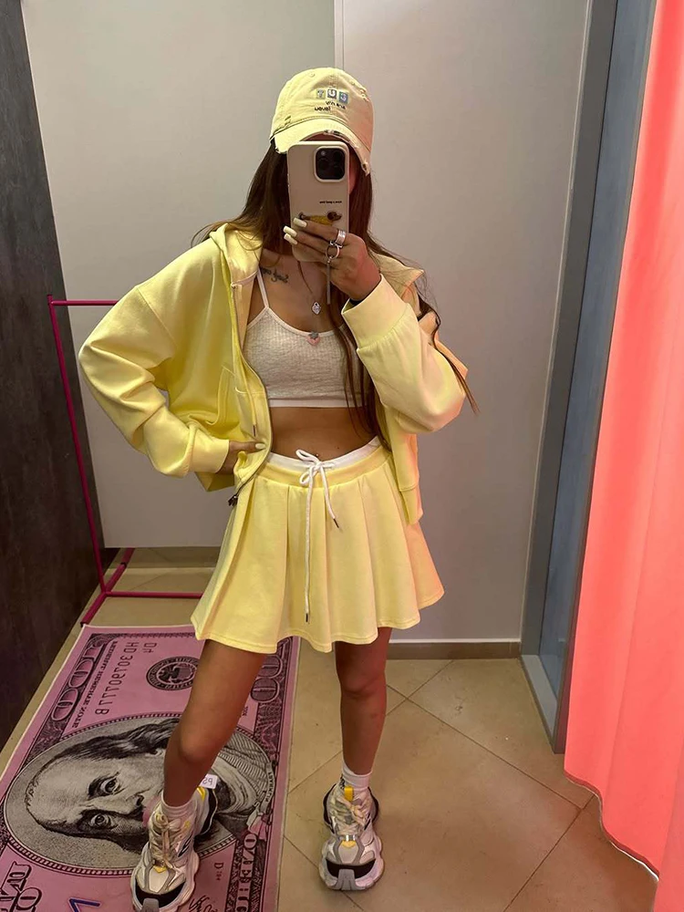 Spring Knitted Hooded Shorts Suit Women Long Sleeves Zipper Sweatsuit+high Waist Drawstring Wide Leg Shorts Autumn Two Piece Set
Spring Knitted Hooded Shorts Suit Women Long Sleeves Zipper Sweatsuit+high Waist Drawstring Wide Leg Shorts Autumn Two Piece Set