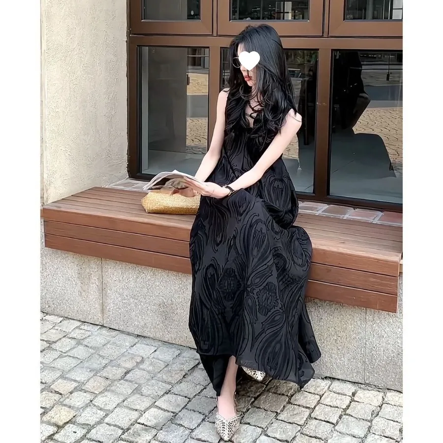【New style】French design light luxury sleeveless vest dress for women's summer new loose jacquard high-end dress
【New style】French design light luxury sleeveless vest dress for women's summer new loose jacquard high-end dress