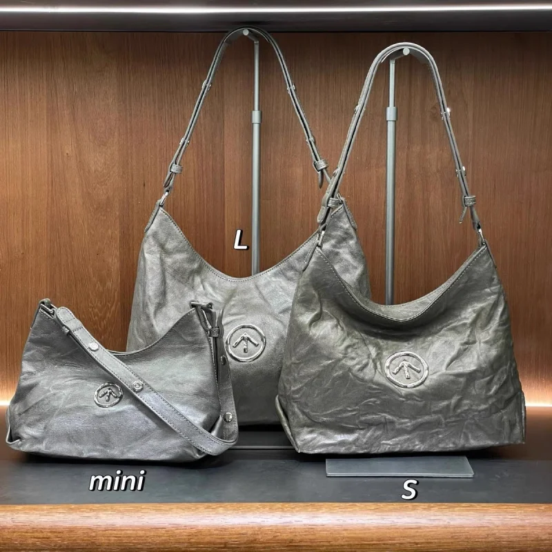 Сумка через плечо One Le HeishiHoboBag для подмышек, маленький саквояж из растительного дубления, мягкая, на одно плечо
Сумка через плечо One Le HeishiHoboBag для подмышек, маленький саквояж из растительного дубления, мягкая, на одно плечо