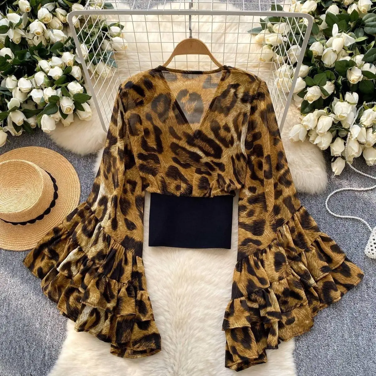 New Spring Summer Sweet Women Elegant Socialite Short Blouse Deep V-Neck Slim Shirt Flare Sleeves Print Chiffon Blouses Tops
New Spring Summer Sweet Women Elegant Socialite Short Blouse Deep V-Neck Slim Shirt Flare Sleeves Print Chiffon Blouses Tops