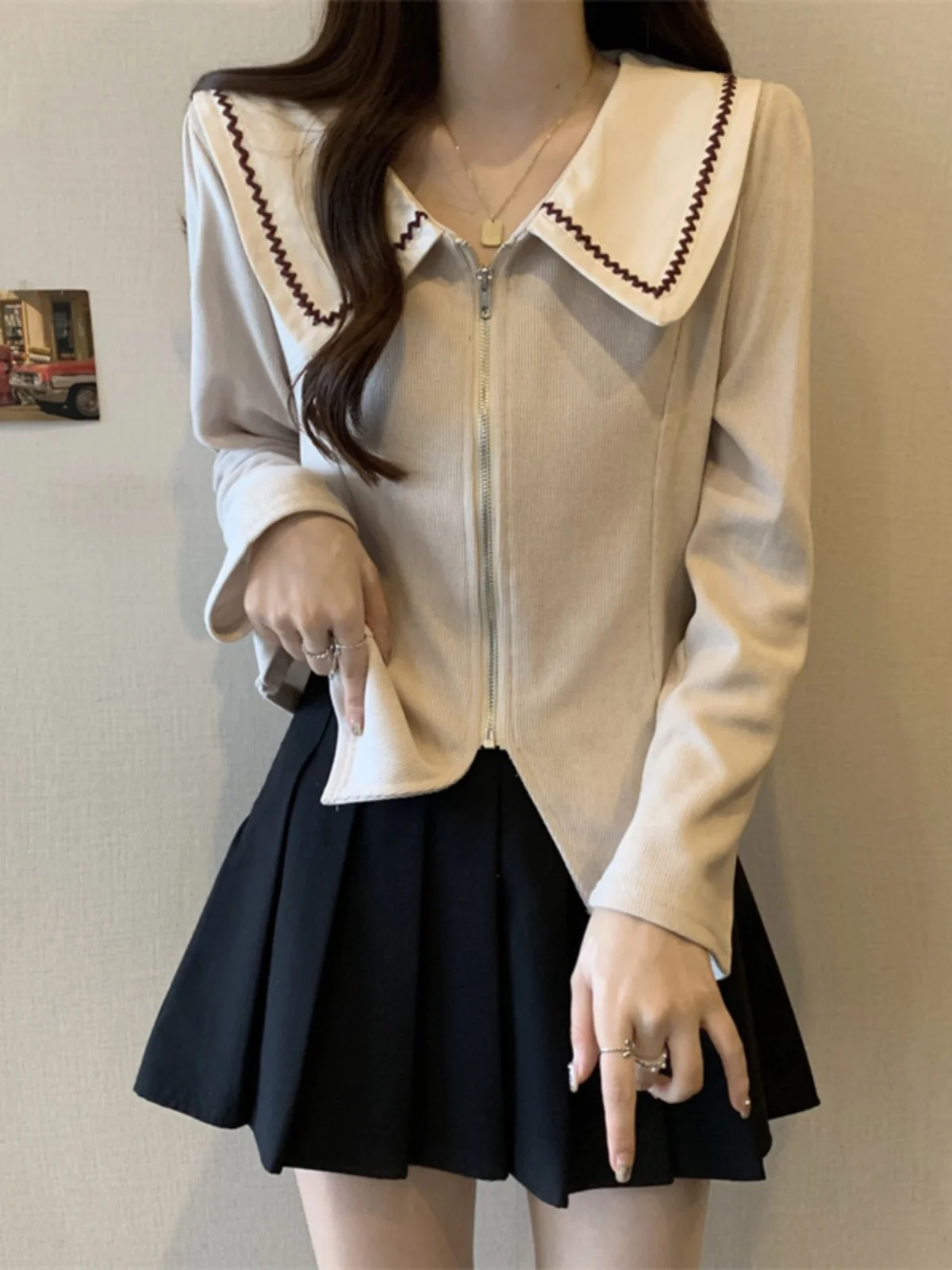Sweet Doll Collar Shirt Women's Spring Autumn plus Size Slimming Design Double Zipper Short Top Korean Style Commute Fashion
Sweet Doll Collar Shirt Women's Spring Autumn plus Size Slimming Design Double Zipper Short Top Korean Style Commute Fashion