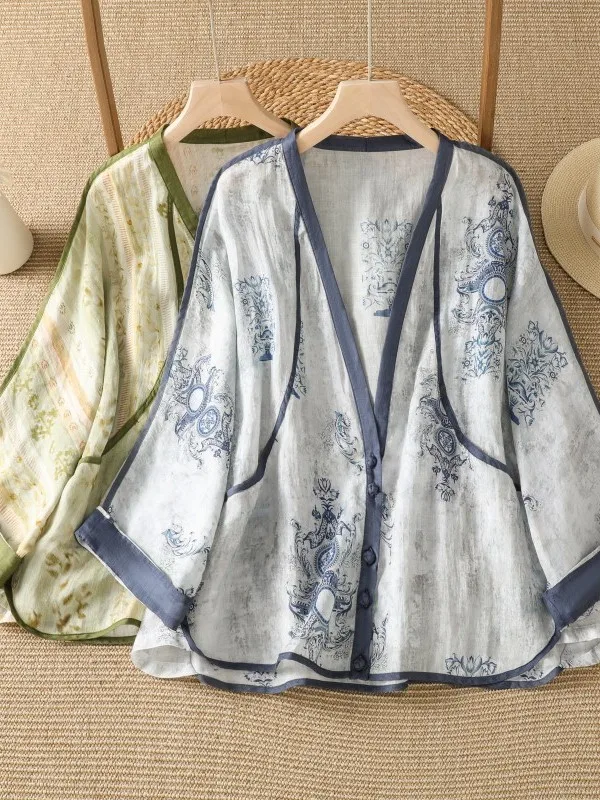 Elegant V-neck Batwing Sleeve Shirt Women's Summer Thin Loose Slimming Sun Protection Air Conditioning Outerwear Top
Elegant V-neck Batwing Sleeve Shirt Women's Summer Thin Loose Slimming Sun Protection Air Conditioning Outerwear Top