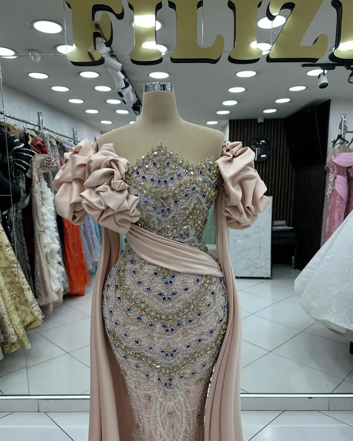 Elegant Heavy Beads Crystal Mermaid Evening Dresses Long Cape Wedding Party Celebrity Red Carpet Dress Robes de soiree 2026
Elegant Heavy Beads Crystal Mermaid Evening Dresses Long Cape Wedding Party Celebrity Red Carpet Dress Robes de soiree 2026