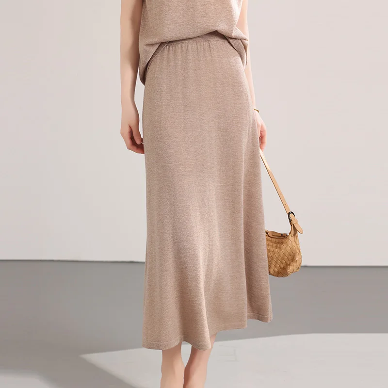 2026 New Style 100% Merino Wool Long Versatile Classic Midi Skirt Women Spring Summer Casual Elegant Soft Knitted Skirt
2026 New Style 100% Merino Wool Long Versatile Classic Midi Skirt Women Spring Summer Casual Elegant Soft Knitted Skirt