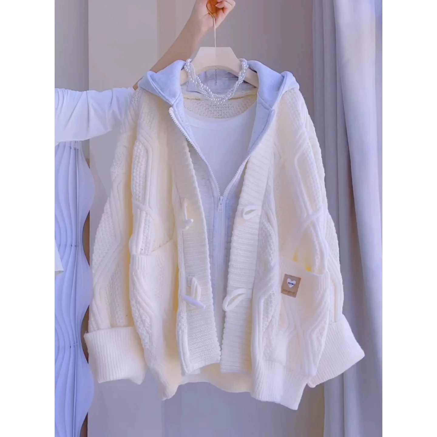 Laid-ba Sle Knitted Sweater Coat Hooded ex Autumn Winter plus Size Casual Faion Fake Two-Piece Knitwear Top
Laid-ba Sle Knitted Sweater Coat Hooded ex Autumn Winter plus Size Casual Faion Fake Two-Piece Knitwear Top