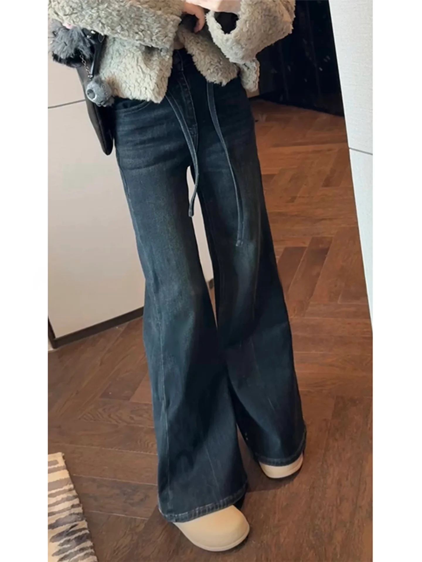 Джинсы с высокой талией и расклешенными штанинами для женщин: облегающие, удобные, из денима, для свиданий и повседневной носки, осенне-зимние, универсальные, из хлопка со стрейчем
Джинсы с высокой талией и расклешенными штанинами для женщин: облегающие, удобные, из денима, для свиданий и повседневной носки, осенне-зимние, универсальные, из хлопка со стрейчем