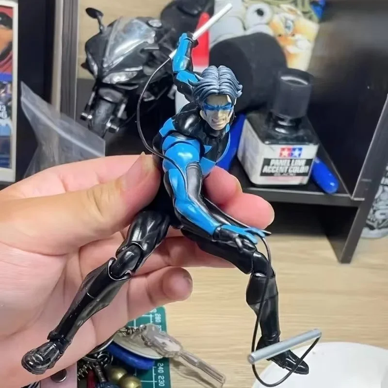 15cm Mafex No.175 Anime Figure Nightwing Batman Hush Ver. Pvc Action Figure Model Dolls Collectible Decoration Statue Children T
15cm Mafex No.175 Anime Figure Nightwing Batman Hush Ver. Pvc Action Figure Model Dolls Collectible Decoration Statue Children T