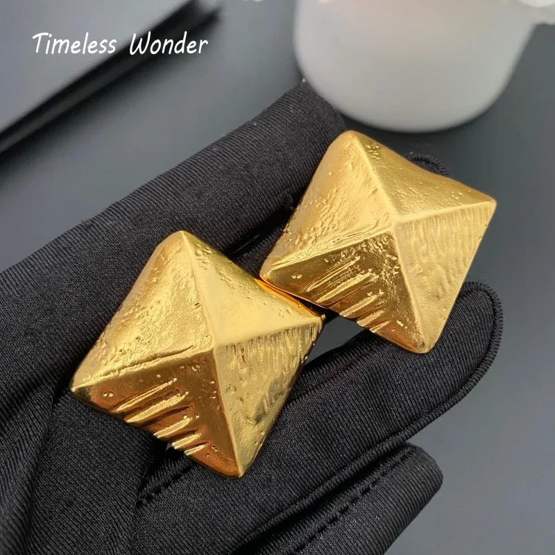 Вневременные серьги-клипсы Wonder Brass Geo Pyramid для женщин, дизайнерские ювелирные изделия, подиум, роскошный брендовый подарок, винтажный ретро 2131
Вневременные серьги-клипсы Wonder Brass Geo Pyramid для женщин, дизайнерские ювелирные изделия, подиум, роскошный брендовый подарок, винтажный ретро 2131