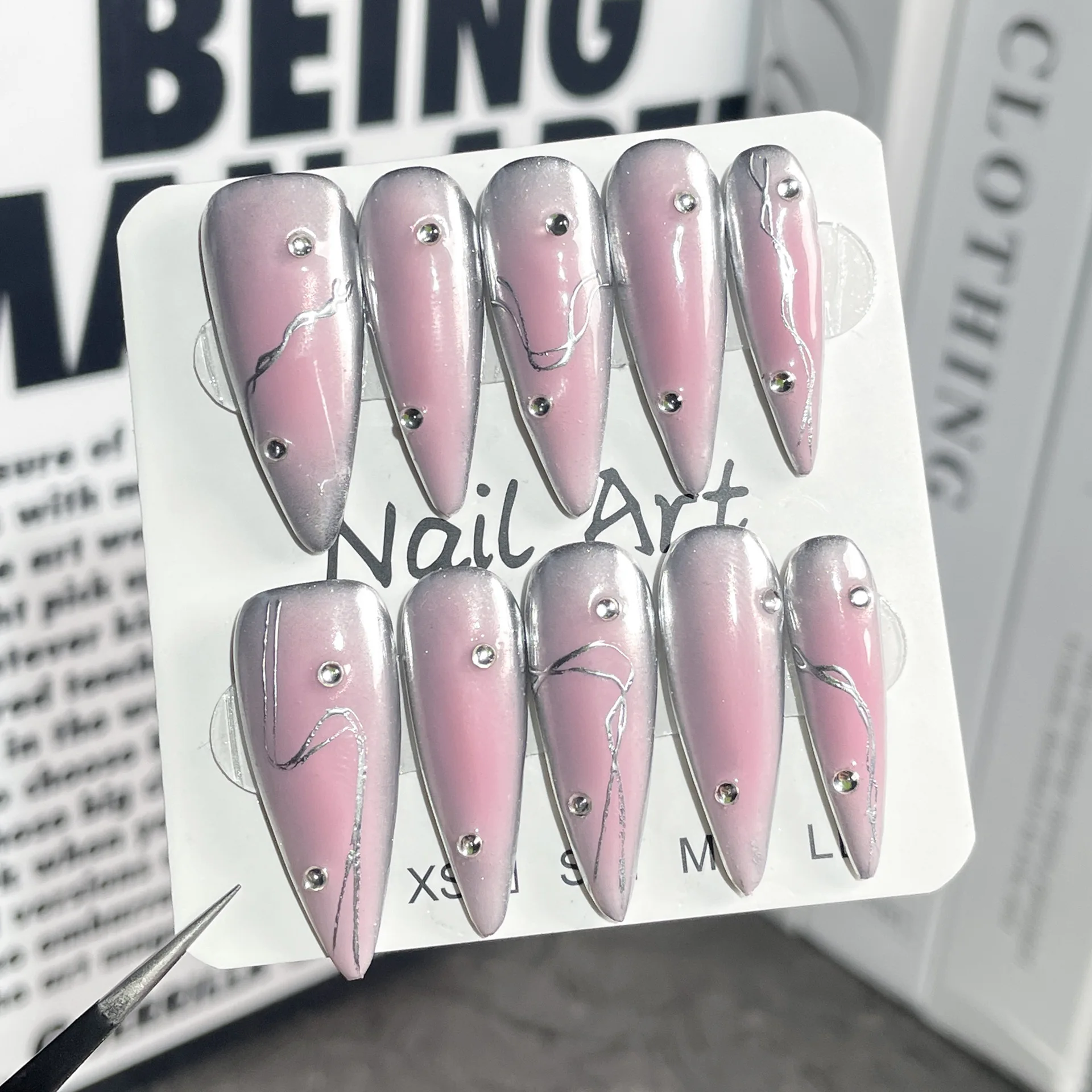 Handmade Press-on Nails: Sweet-Cool Spicy Girl Blush Nails with Metallic Style Western Long Stiletto Nail Tips
Handmade Press-on Nails: Sweet-Cool Spicy Girl Blush Nails with Metallic Style Western Long Stiletto Nail Tips