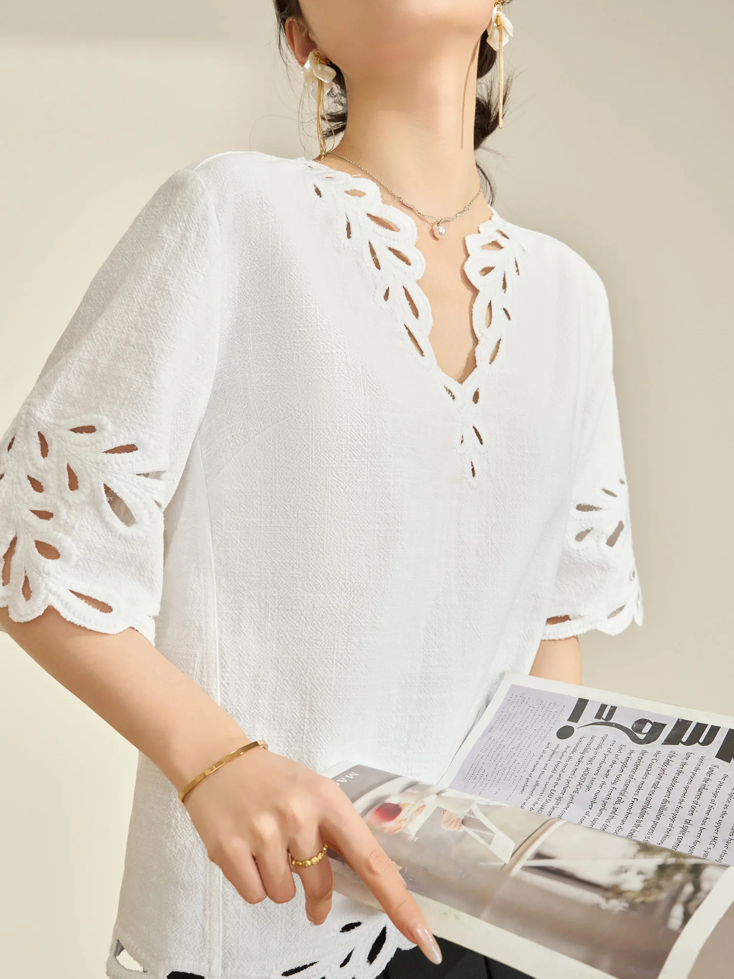 Flowing Era White V-Neck Hollow out Embroidered Short Sleeve Shirt Casual Loose Fit Breathable Women's Top for Early Spring
Flowing Era White V-Neck Hollow out Embroidered Short Sleeve Shirt Casual Loose Fit Breathable Women's Top for Early Spring