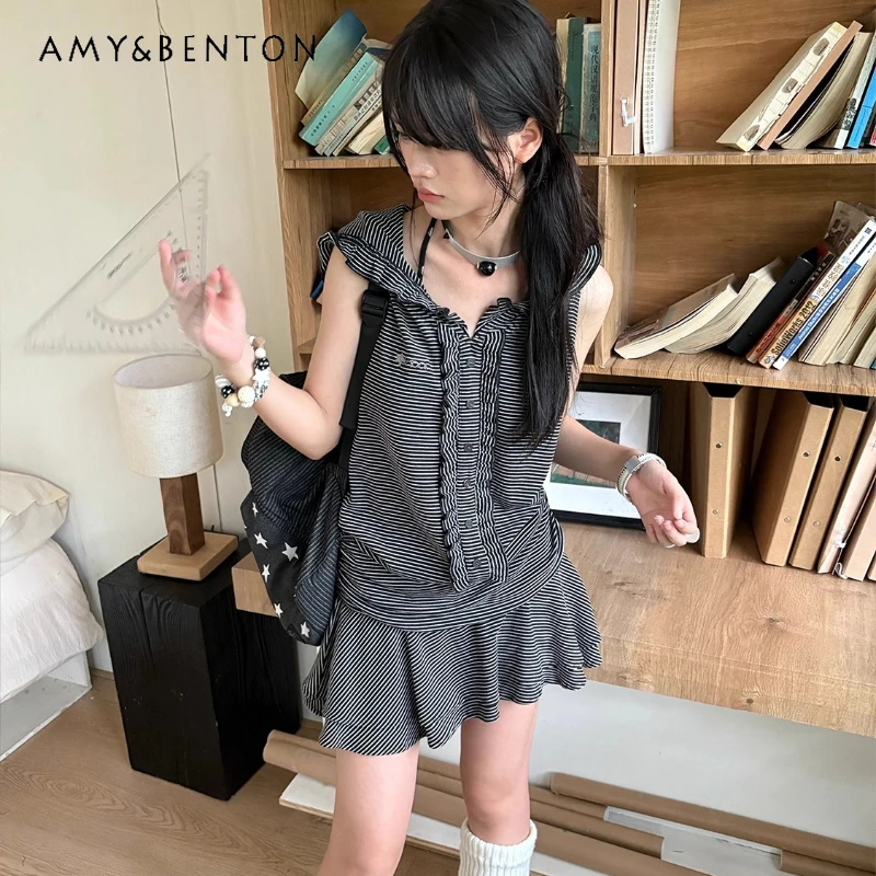 2025 Summer New White Striped Hooded Women's Dress Vintage Design Embroidered Button Sweet Cool Layered Pleated Dresses Ladies
2025 Summer New White Striped Hooded Women's Dress Vintage Design Embroidered Button Sweet Cool Layered Pleated Dresses Ladies