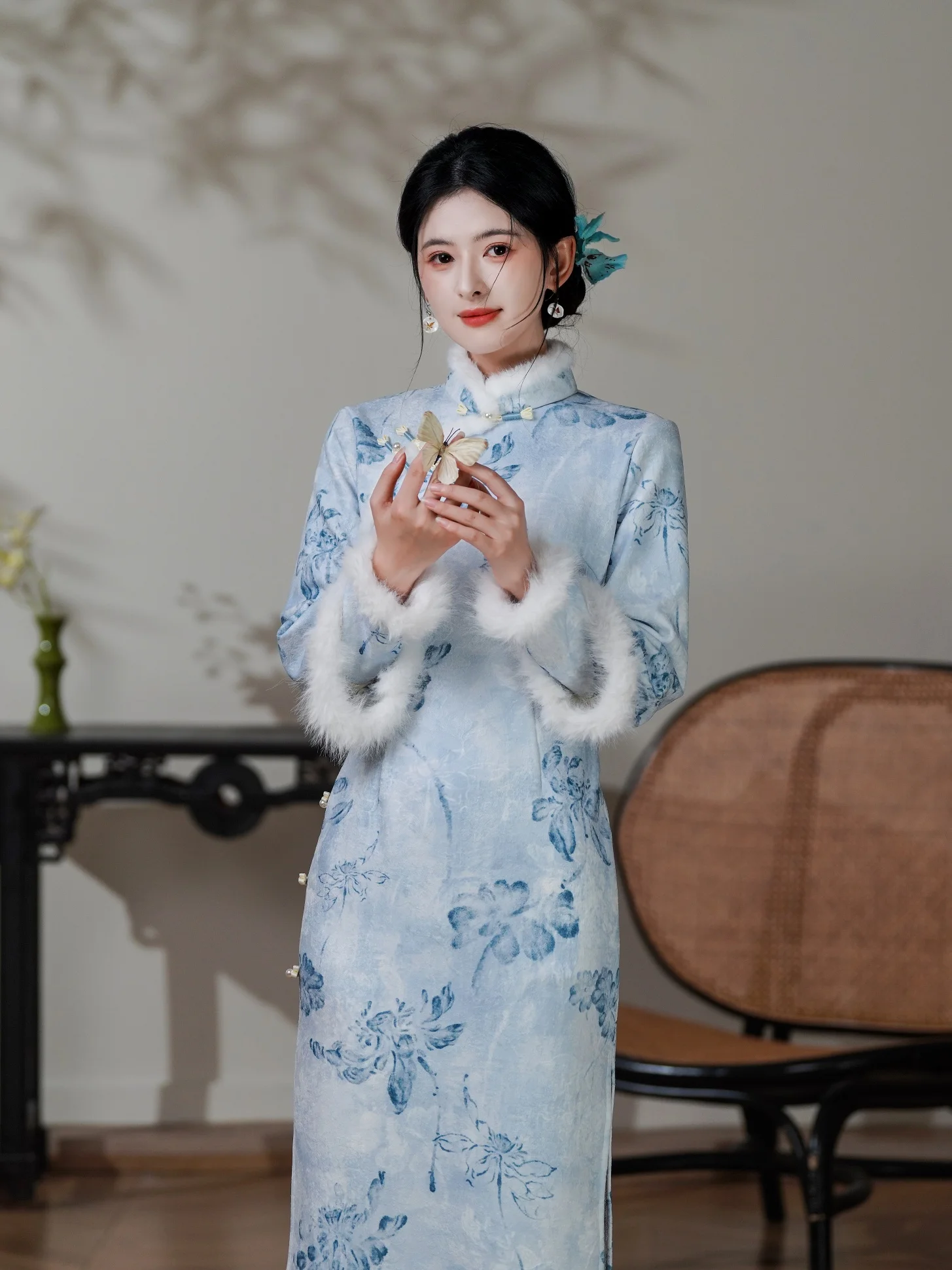 Женское зимнее модное платье-халат с длинными рукавами, синее, приталенное, высококачественное, повседневное, улучшенная китайская новая модель
Женское зимнее модное платье-халат с длинными рукавами, синее, приталенное, высококачественное, повседневное, улучшенная китайская новая модель