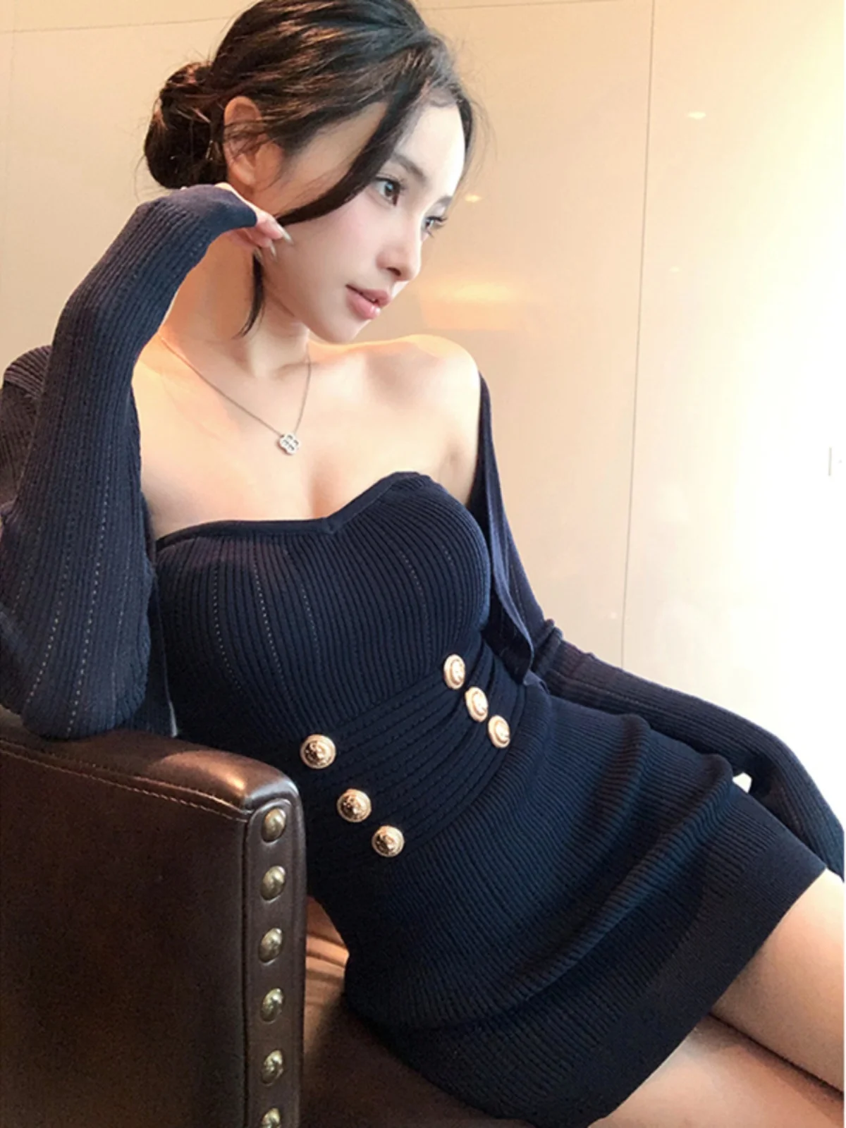 Women's Autumn Faion Set Long Sve ort Cardigan awl + Tube Top Bodycon Skirt Two Piece Set Breathable Comfortable Mat...
Women's Autumn Faion Set Long Sve ort Cardigan awl + Tube Top Bodycon Skirt Two Piece Set Breathable Comfortable Mat...