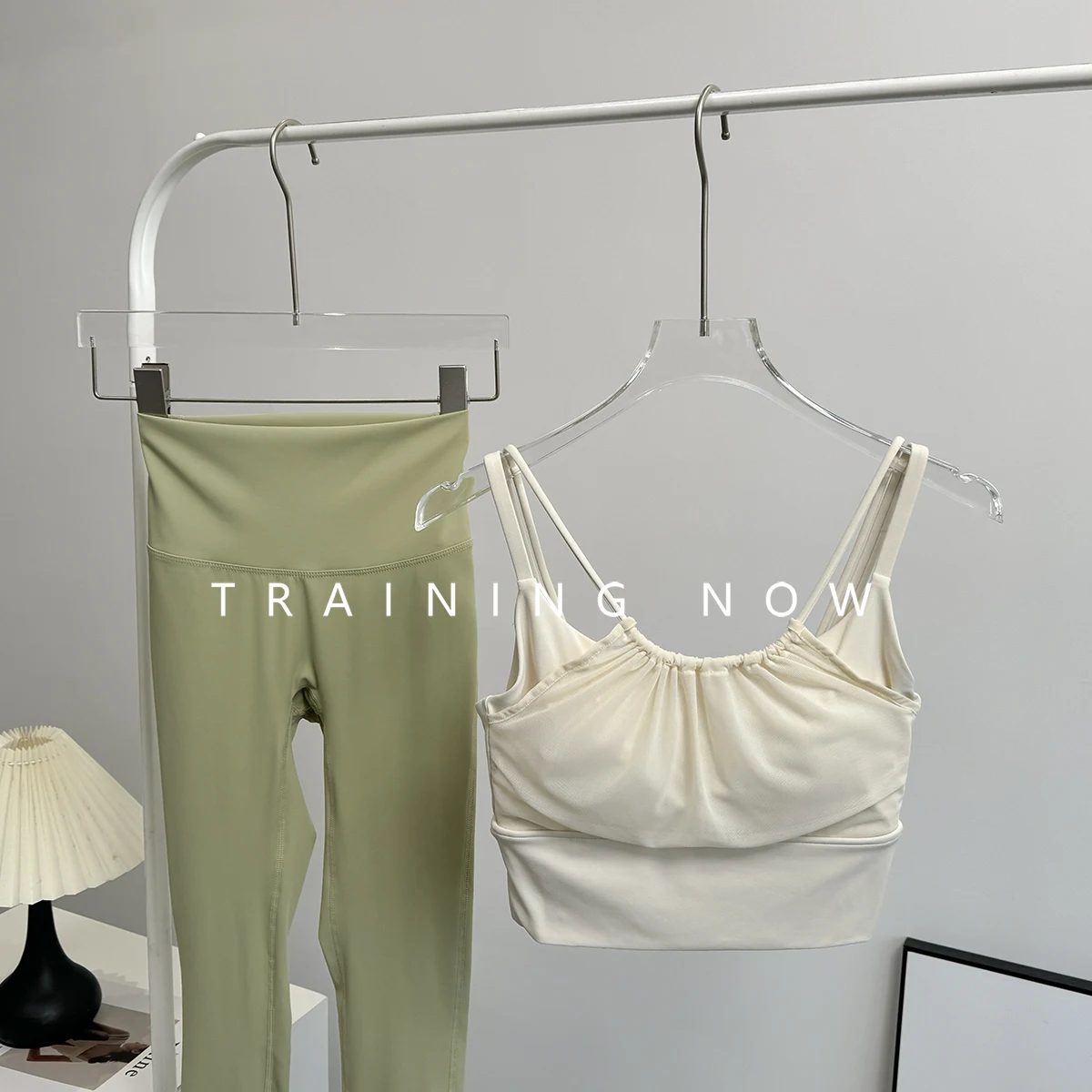 Спортивный костюм для пожилых женщин, летний интегрированный костюм для йоги, нижнее белье, профессиональный быстросохнущий утренний бег, фитнес
Спортивный костюм для пожилых женщин, летний интегрированный костюм для йоги, нижнее белье, профессиональный быстросохнущий утренний бег, фитнес